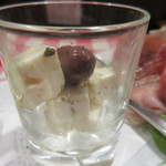 ビストロ アオキ - フェタチーズとオリーブ