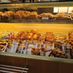 MARTIN AUER - 大きなパンも多いです