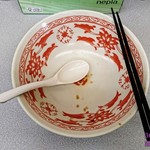 日本一馬鹿豚 - 今回の食券購入は⁉️
            クーポン￥7️⃣0️⃣0️⃣でオーダーは⁉️
            榊 リーダー作、馬鹿豚麺‼️
            脂➡️少な目・麺➡️中盛・野菜➡️増し・チャーシュー➡️5️⃣枚・ニンニク➡️増し・味➡️薄目を完食❗