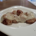 トリワイン ＰＩＫＯＳＨＨＨＵ - 三角ベーコンの炙りモッツアレラ