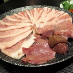 ファイヤーホール4000 - 群馬県産“プレミアム加藤ポーク”（もも肉、肩肉。内臓はタン元、レバ、ハツ）