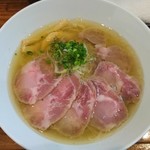 町田汁場 しおらーめん進化 町田駅前店 - 塩らーめん＋オプションでチャーシュー追加