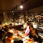 和飲屋 Qvino - 頼めばテーブル配置をアレンジしてもらえます。