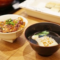 うなぎ家 しば福や - お出汁の中の湯葉は福の焼き印文字