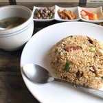 戲夢人生茶飯館 - ランチ。九份は落花生が名産のよう。
            奥の3種盛りのひとつが落花生の炊いたん。