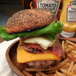 KUA`AINA - ...「厚切りモッツァレラ ベーコンエッグバーガー・セット（1620円）」、後悔一切無し！！！