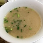 ラーメン清陽軒 - 思い切りトンコツ臭溢れるスープが付いてきます！