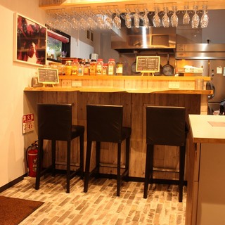 How about a quick drink Standing bar or at the counter? ?