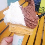 ジェラート オブラーテ - ミルクとチョコレート ダブル380円がオープン価格で360円