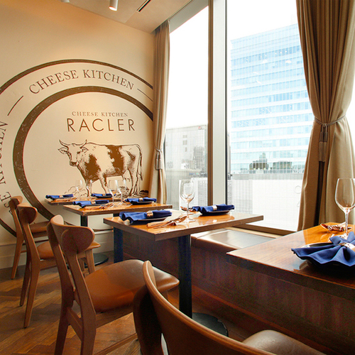 内観写真 : CHEESE KITCHEN RACLER 銀座 （チーズキッチン ラクレ） - 銀座一丁目/チーズ料理 | 食べログ