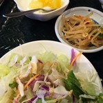 上海軒 - サラダ、ピリ辛モヤシ、杏仁豆腐。