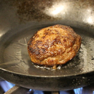 愛され続ける老舗洋食店の味＊自慢のハンバーグでみんな笑顔に！