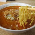 かつ平 - 鉄火麺小辛の麺