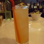 バール クアトロ・ガッツ - りんごジュース420円。