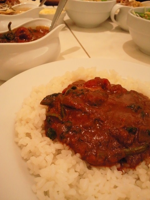 インド式 チャオカリー 汐留店 - ライスの上にも具が乗るのでルーはかなり多めです