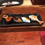 Sushi Yasukouchi - 左から雲丹、イクラ、穴子、コハダ、ボタン海老、全て煮切りでいただきます！