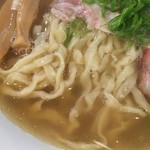飯田商店 - 自家製の平打ちちぢれ麺