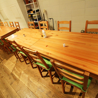 《テーブル席》広々としたテーブル席は各種お集まりに最適！