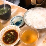 杉ホルモン - 焼肉ダブル定食  ¥850-
            山盛りのご飯、わかめ入りテールスープ、キムチ