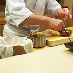 日本橋蛎殻町 すぎた - 杉田大将の美しき握りの所作２