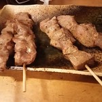 Ni kagaya - もつ焼き レバー、カシラ