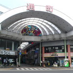 うどん１杯だけでは悔いが残るので、意を決して「つづみ」にも入ってみた