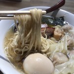 支那そば なかじま - わんたんそば 塩
            
            麺リフト