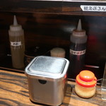 油そば専門店 ぶらぶら - 卓上調味料