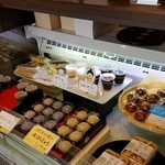つたや - いろんな和菓子や洋菓子があります