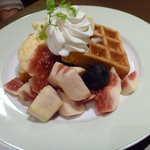 京橋千疋屋 - いちじくとワッフル。