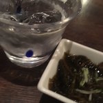 琉球・梅酒ダイニング　てぃーだ - もずくと泡盛ロックにて。