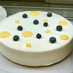 たんど～る - レアチーズケーキ＠王道の爽やかなレアチーズ中はジェノワーズが２層