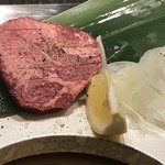 和牛A5雌牛と熟成牛舌 肉屋いちゆく - 厚切り上塩タン　ハーフ