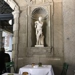 Il Salumaio di Montenapoleone - 壁の彫刻