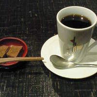 御二九と八さい はちべー - チョコのわらびもちとコーヒー
