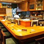 すし処 錦 - カウンターは御予約席の札だらけ