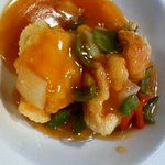 SHANGHAI DINING 彩華 - 白身魚の甘酢あんかけ