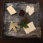 Kagurazaka Acca - イタリア産チーズの盛り合わせ \1650