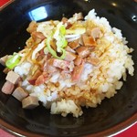 家系ラーメン とらきち家 - 半賄い飯。￥130