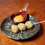 Kushi Yaki Sumairu - 月見つくね（塩・たれ）
                      大葉が香る鶏つくねは、軟骨の食感をお楽しみください。しっかりと味付けをしているのでぜひ塩で。