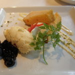 マザーエスタ - ヨーグルトのアイスにブルーベリーソース　カボチャのシフォンケーキ