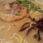 秀逸！極めて完成度の高い異次元の豚骨ラーメン！