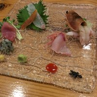 いわ志 本店 - お造り、右端の塩が美味しかった