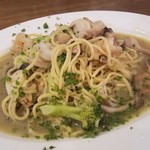 酒場～ル DEN - 「ぷりぷり海老と色々キノコのトマトクリームパスタ (890円)」