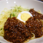 ちゃんぽん亭 コシキ - ピリ辛の肉味噌餡がかかった細麺。 尚、餡は温かく、細麺は冷水で締められてました。