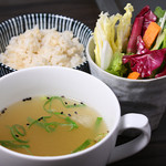 [Healthy and nourishing soup, barley rice, fresh vegetable salad]