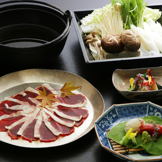 High-quality Japanese black beef and venison loin served with dashi shabu that brings out the ingredients.