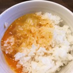 中華そば まるたけ - たまごかけごはんをたまごかけごはんとただの白飯のハーフアンドハーフにしてみた