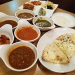 インドレストラン ナンハウス - 「ナン＆カレー」が食べ放題のバイキングが1080円♪