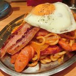 スパゲッティーのパンチョ - ナポリタン(400g)厚切りベーコン玉子焼き 900円